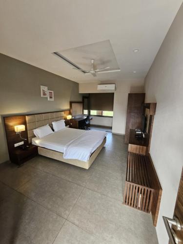 Dholka Resort | Club Azzurro Resort - Nalsarovar