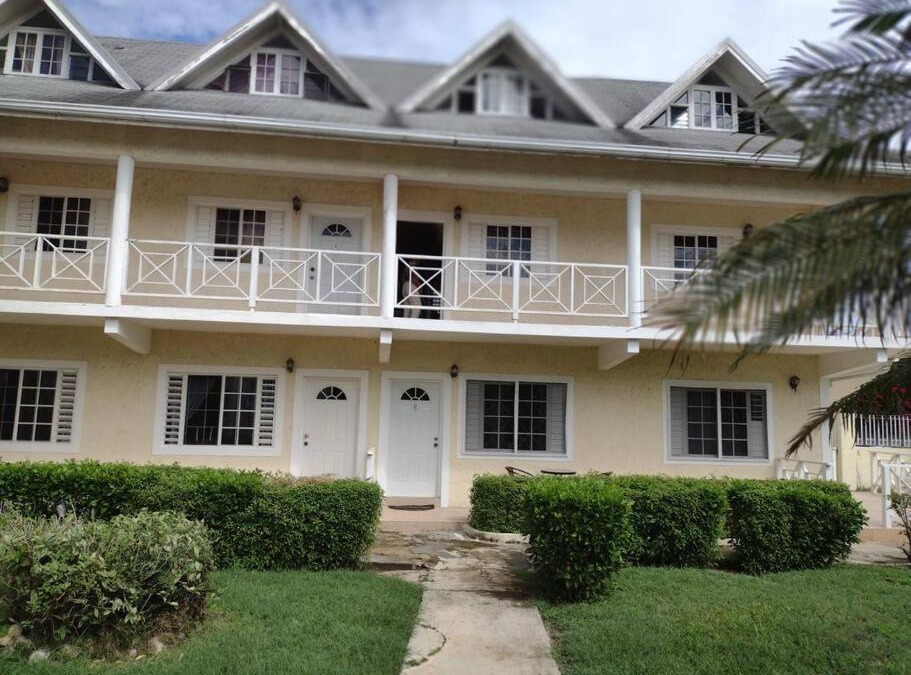 Runaway Bay Apartment | Club Caribbean Apartments