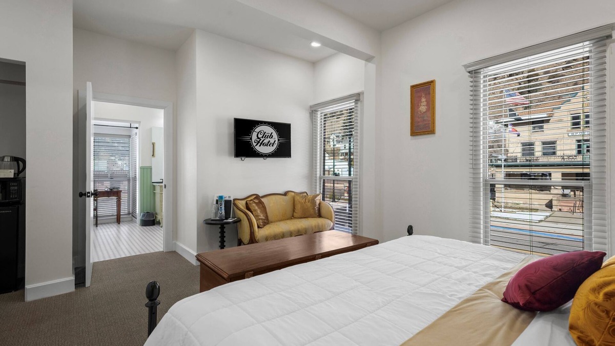 Idaho Springs Hotel | Club Hotel Colorado