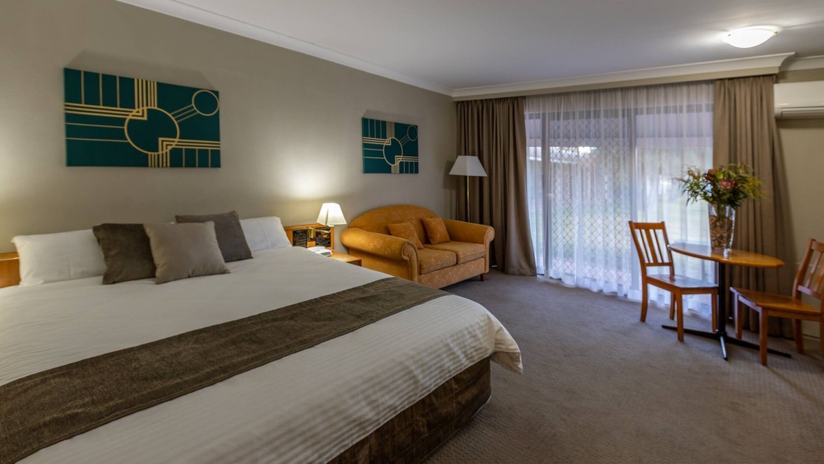 West Wyalong Hotel | Club Inn Motel