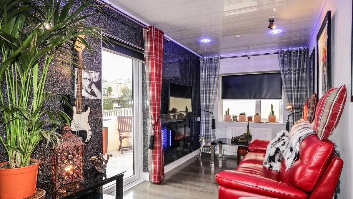 Castlerock Cottage | CLUBHOUSE VIEW APARTMENT, pet friendly in Castlerock