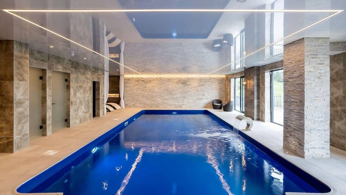 Llanbedr-dyffryn-clwyd House | Clwyd Gate Manor Pool Sauna HotTub Cave Wales