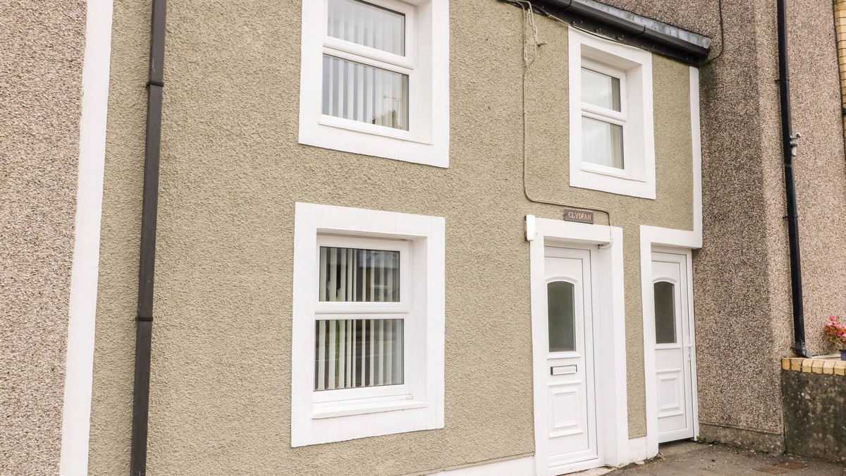 Llanerchymedd Cottage | CLYDFAN COTTAGE, pet friendly, with a garden in Llannerch-Y-Medd
