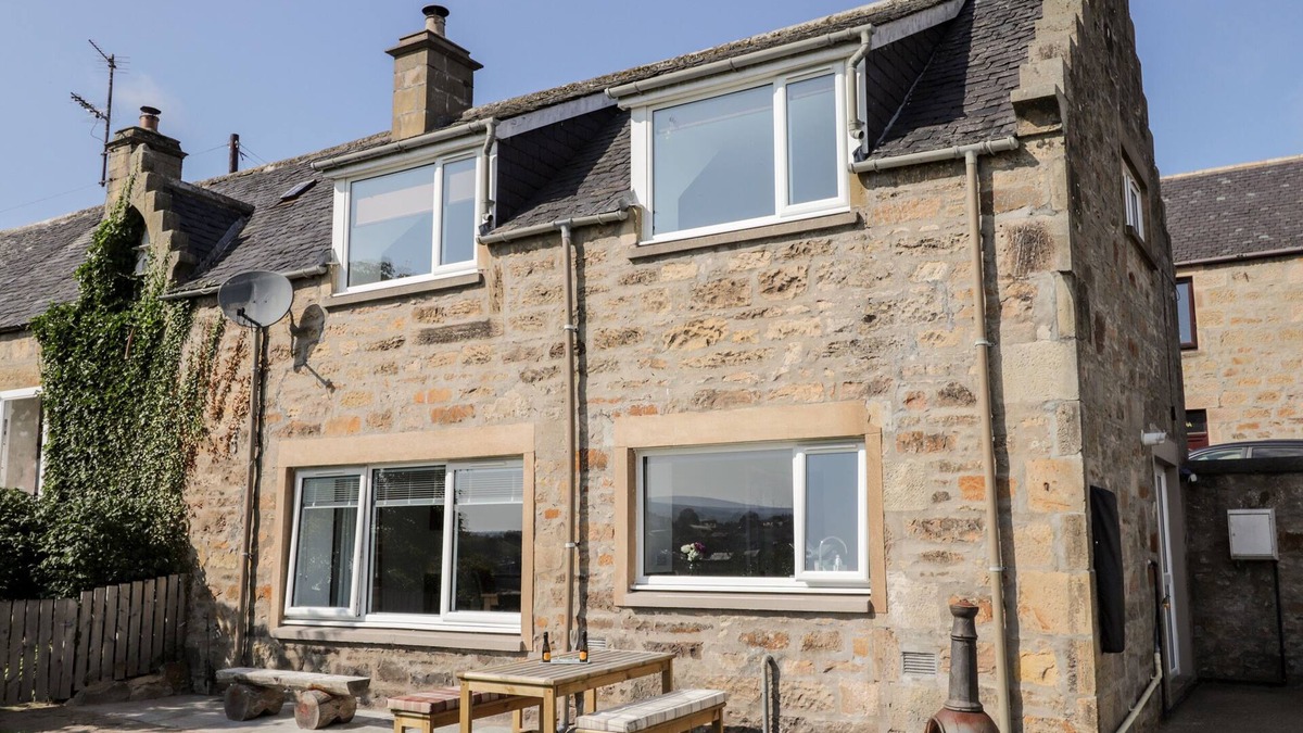 Elgin Cottage | CLYNE COTTAGE, pet friendly, with open fire in Elgin