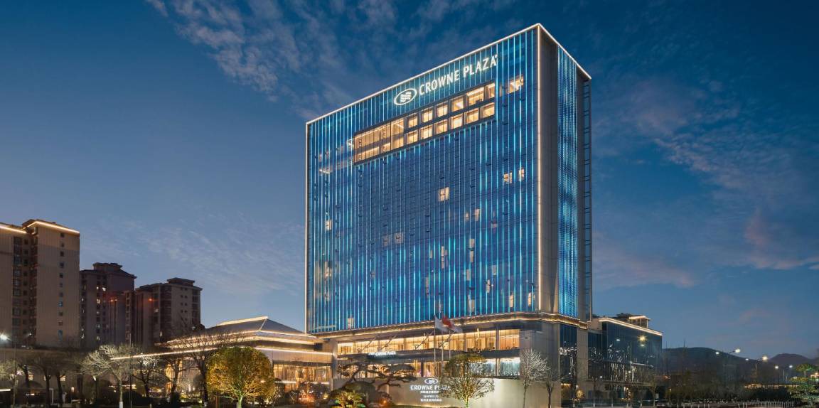 Shangluo Hotel | 111 m² Hotel ∙ 5 guests