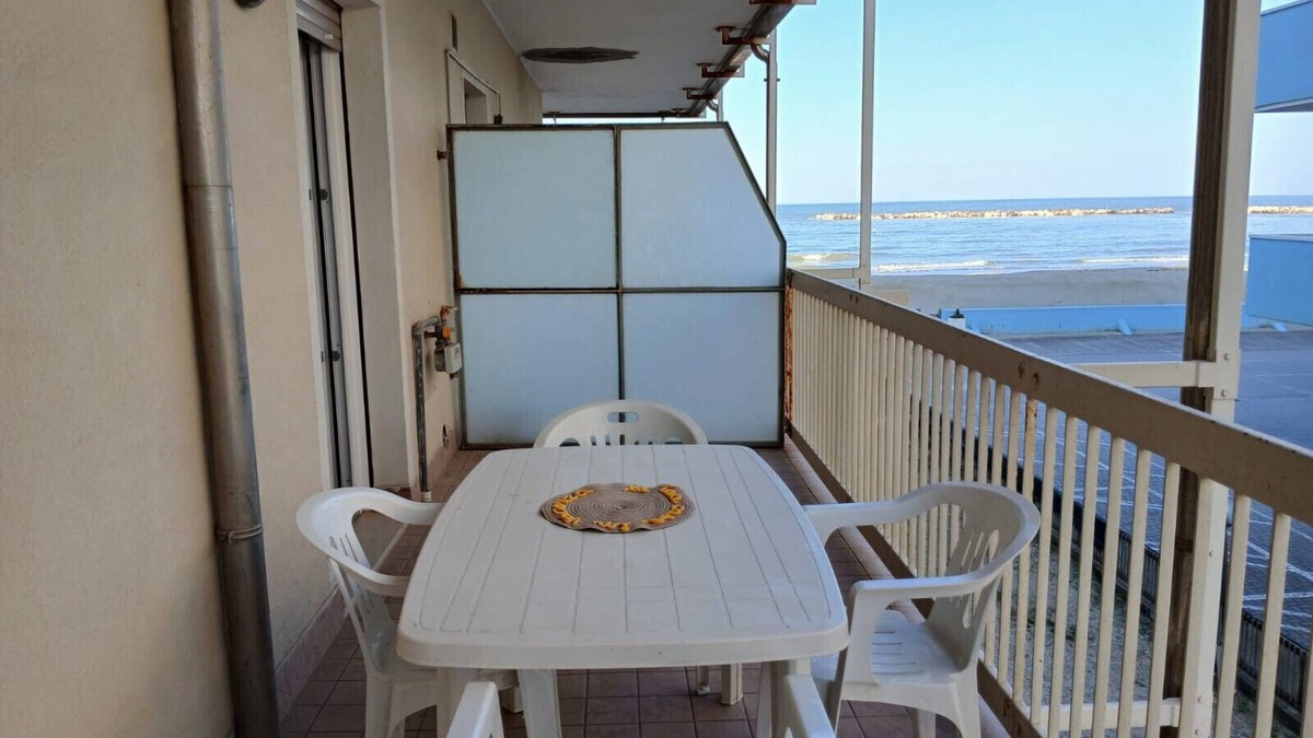 Valverde Apartment | CN010 - Cesenatico, large three-room apartment facing the sea with beach