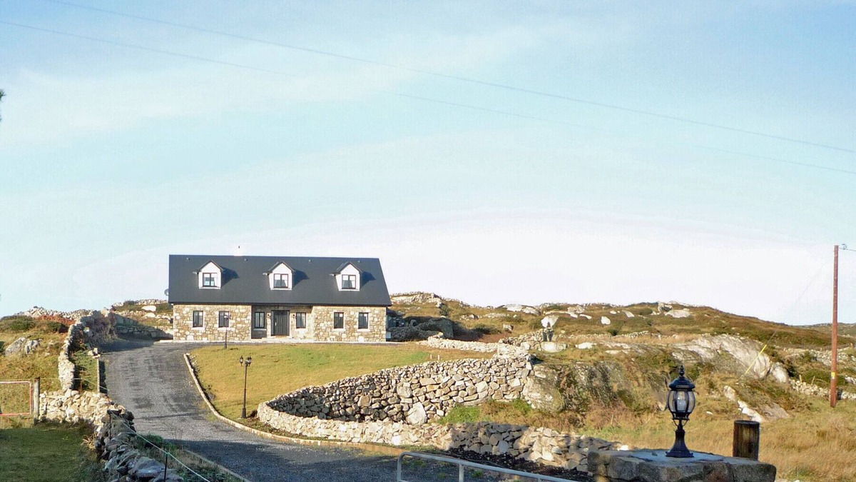 Carraroe Ski Chalet | Cnocán Na Cuaigh Holiday Home