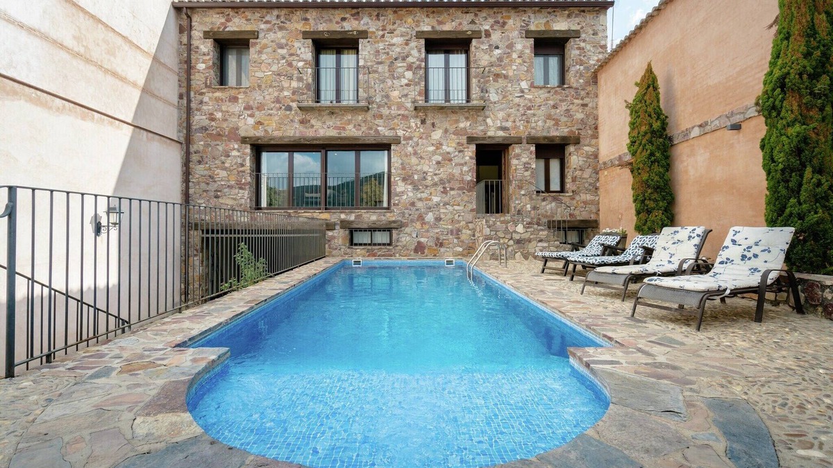 Navas de Estena Cottage | Cottage in Navas de Estena with Pool & Jacuzzi