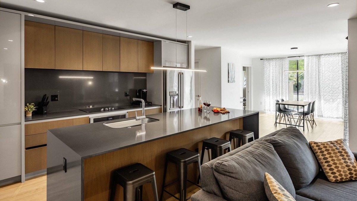 Arts District House | Coach House - Hot Tub - Heart of Old Town