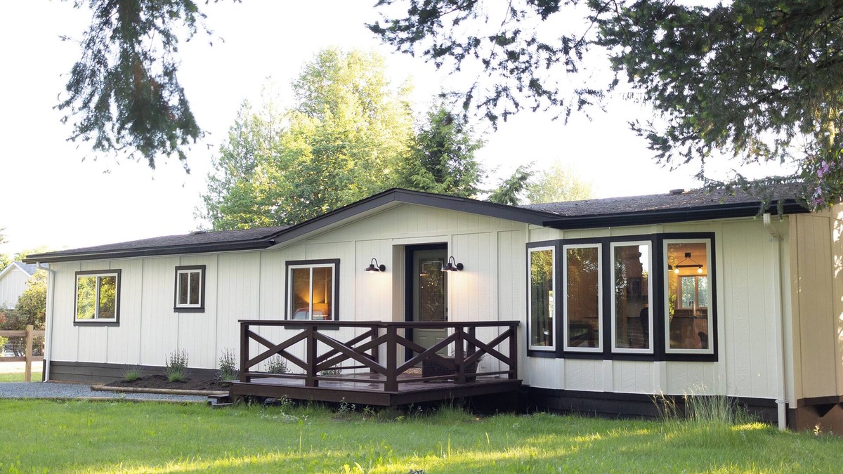 Langley House | Coach house on flower farm. Near to wineries/VCR Zoo/Ft Langley/Thunderbird.