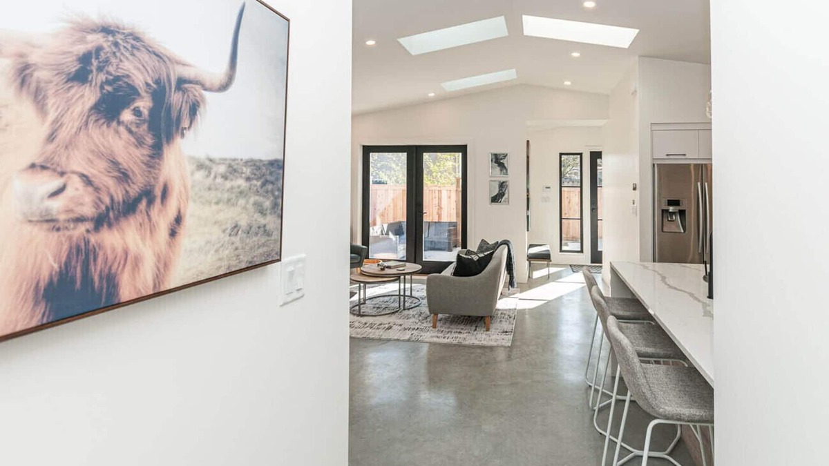 Canyon Heights Cottage | COACH HOUSE-Self Contained Oasis Just For You