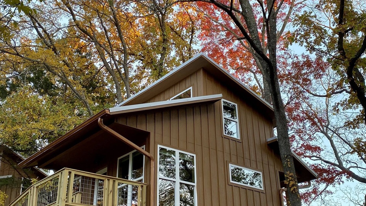 Lacy-Lakeview Cabin | Coach's Quarters - The Dugout - Come Spend The Night in the Trees!