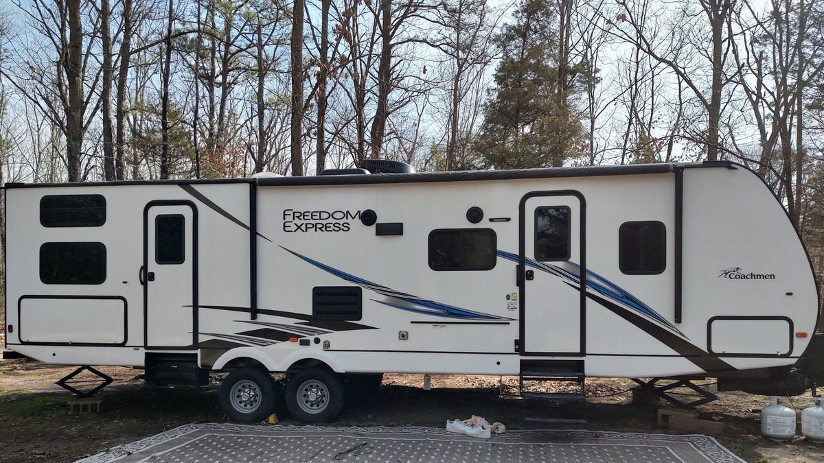 Clayton House | Coachman Freedom Express at the Cabin in the woods