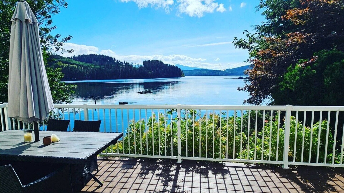 Coal Harbour Cottage | Coal Harbour (Port Hardy) Ocean Front Cottage(pet friendly)