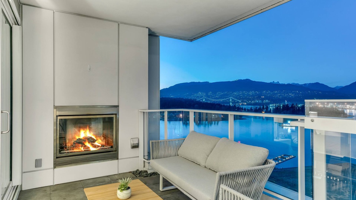 Downtown Vancouver Villa | Coal Harbour Waterfront Steps to Fairmont Pacific Rim