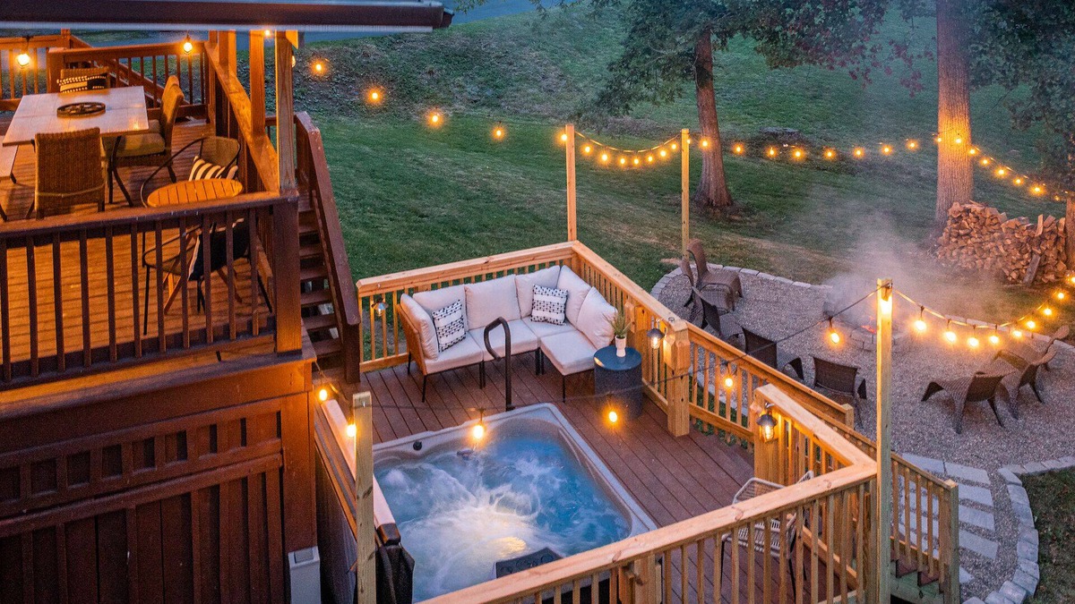 Summerlee House | Coal Miners Casa - Family Friendly - Hot Tub - 5 Miles To NRG National Park
