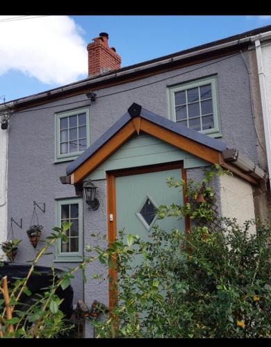 Cynonville House | Coaltown Cottage Cosy 4 bed cottage with log burner, close to Gower beaches