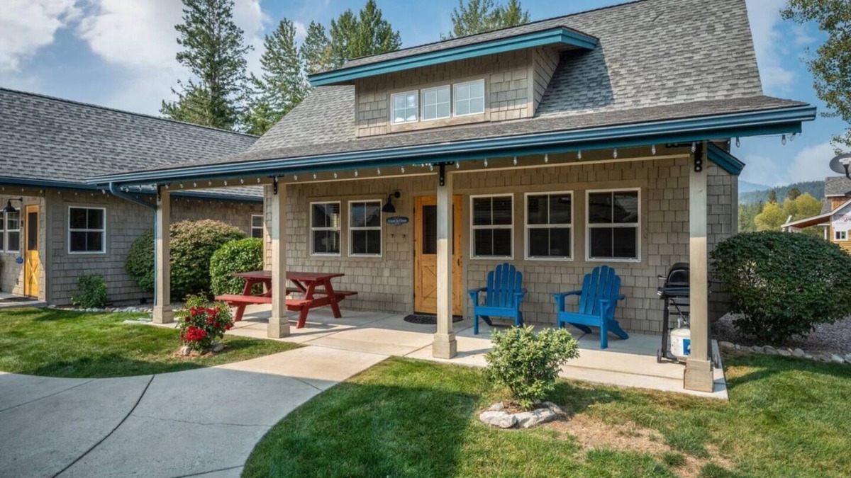Dover Bay House | Coast Is Clear - Courtyard Beach Bungalow