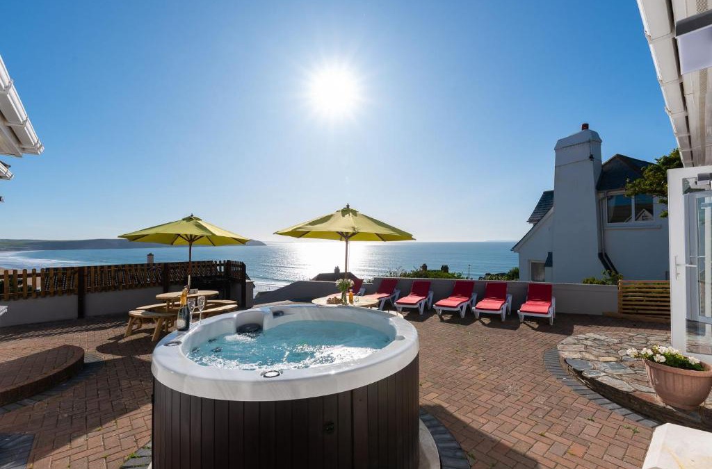 Mortehoe House | Coast View - 5 bedrooms with hot tub & sea views