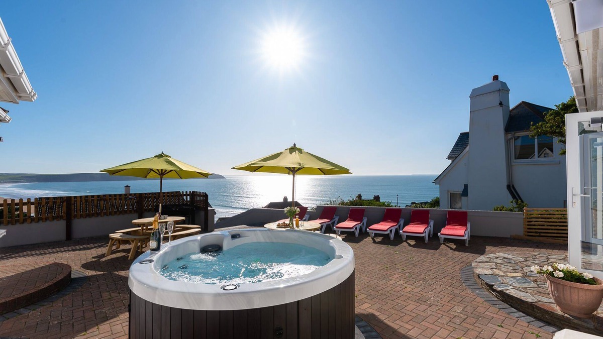 Mortehoe House | Coast View - holiday home with hot tub & sea view