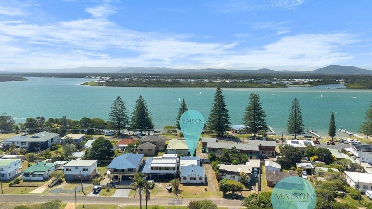 Manning Point House | Coastal Abode in the Heart of Manning Point