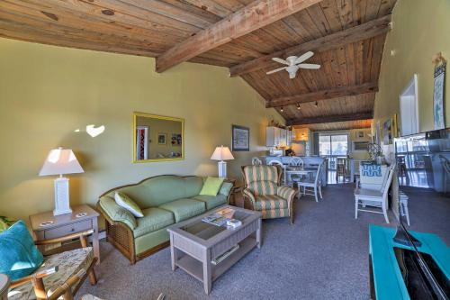Atlantic Beach House | Coastal Atlantic Beach Duplex Less Than 1 Mi to Boardwalk!