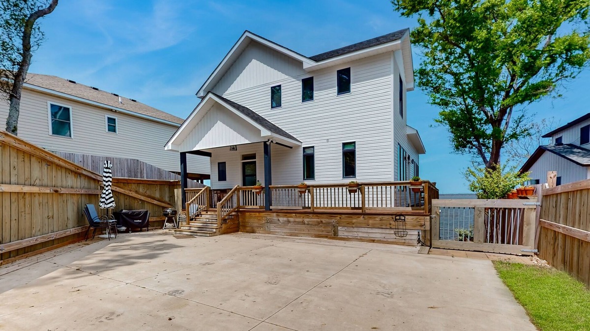 Colington Harbour House | Coastal Bliss Awaits: Serene Retreat in Gated Community, Kill Devil Hills Haven