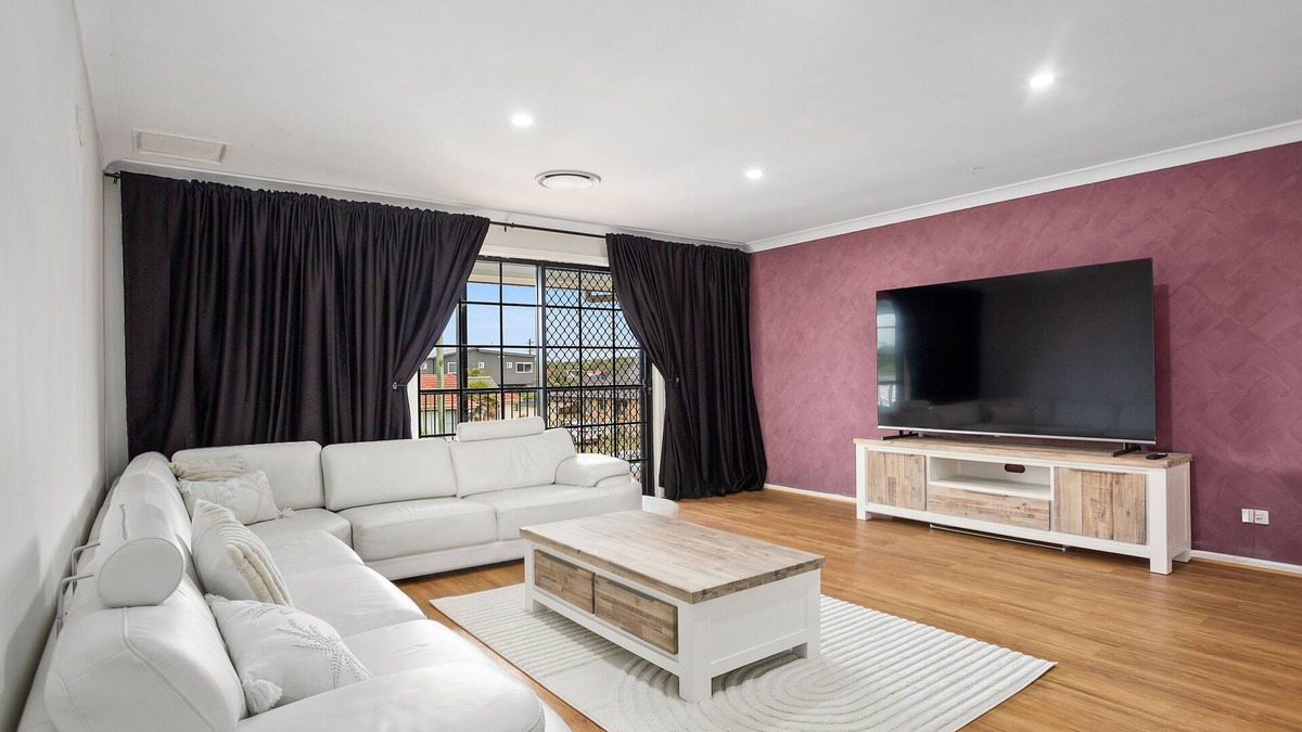 Windang House | Coastal Blue - Huge family home