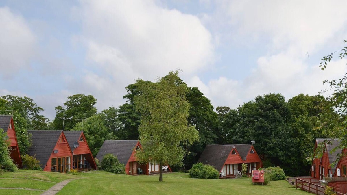 Martin Ski Chalet | Coastal Chalet - Sleeps 6 - Pool - Parking