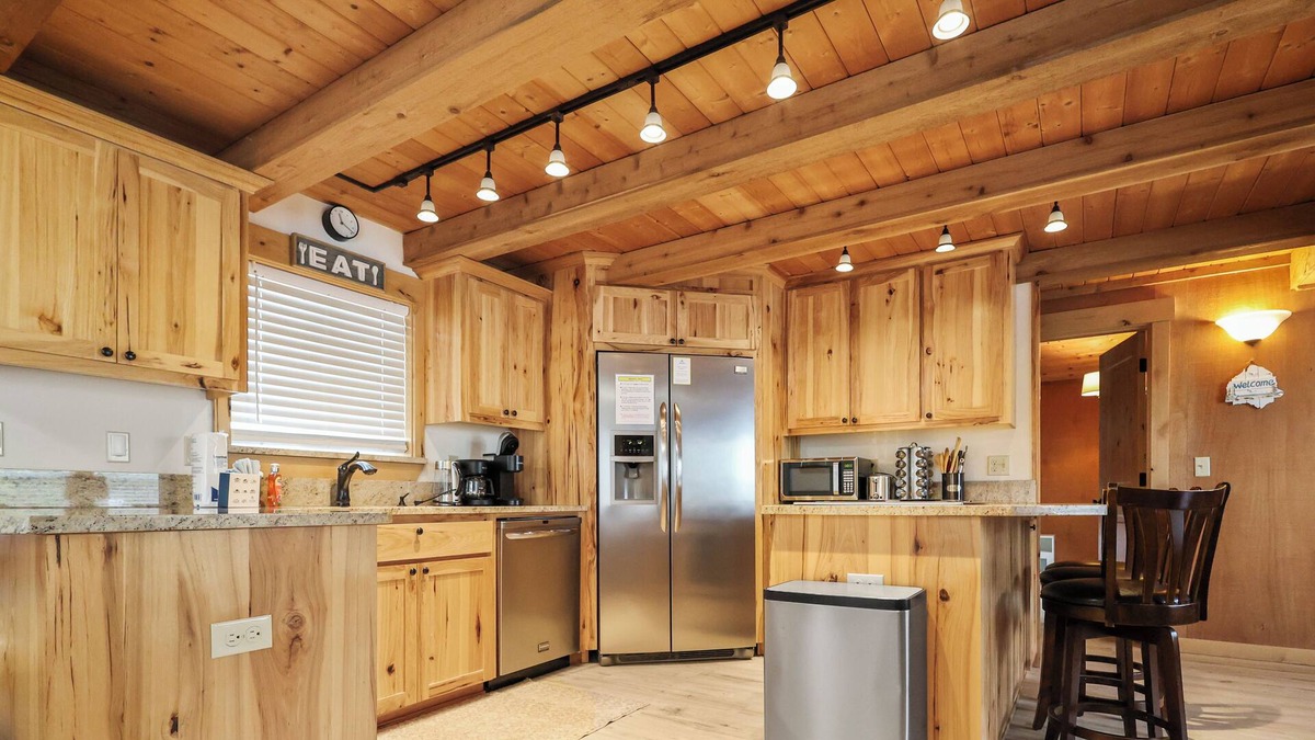Seaside Cottage | Coastal Charm I Walk to Beach I Pet-Friendly Stay