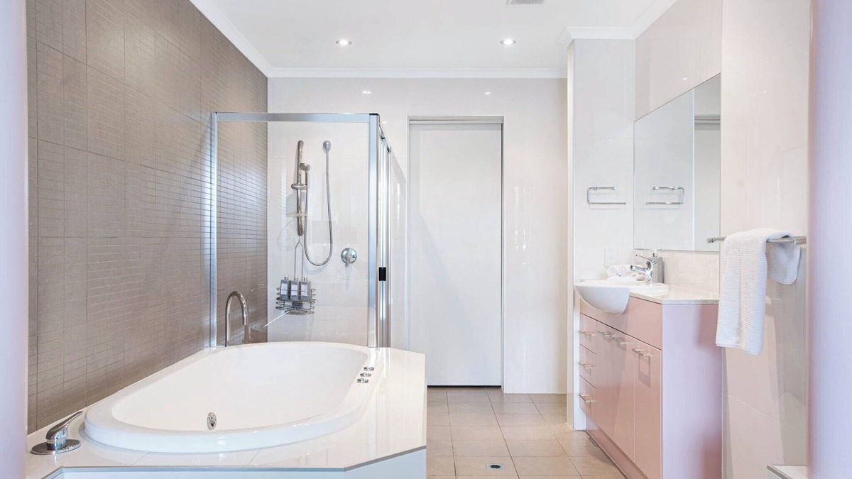 Fleurieu Peninsula Apartment | Coastal Charm – Modern Coastal Apartment with Ocean Views