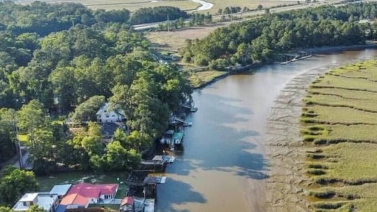 Midway House | Coastal Charm on Jerico River River Front
