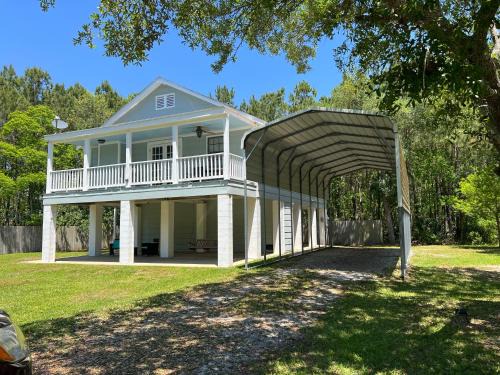 Shoreline Park House | Coastal Charm