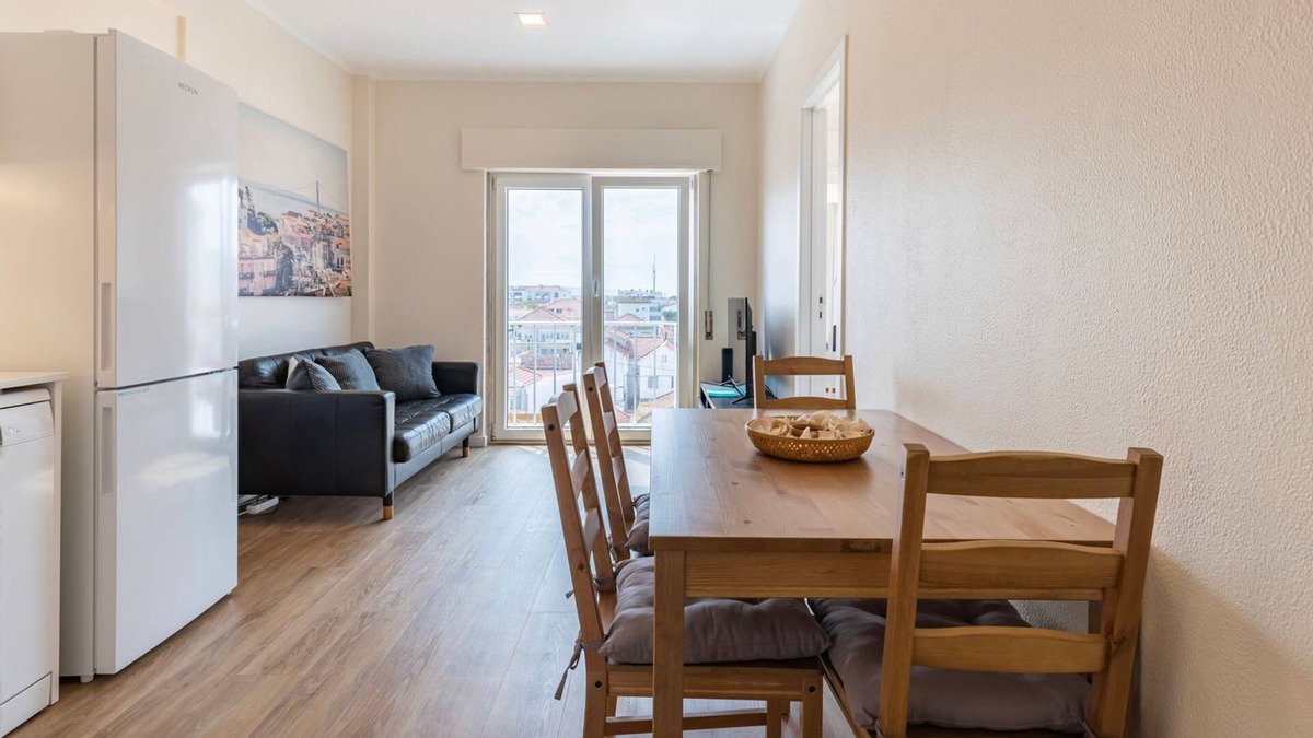 Costa de Caparica Apartment | Coastal Comfort - 5min from Beach by LovelyStay