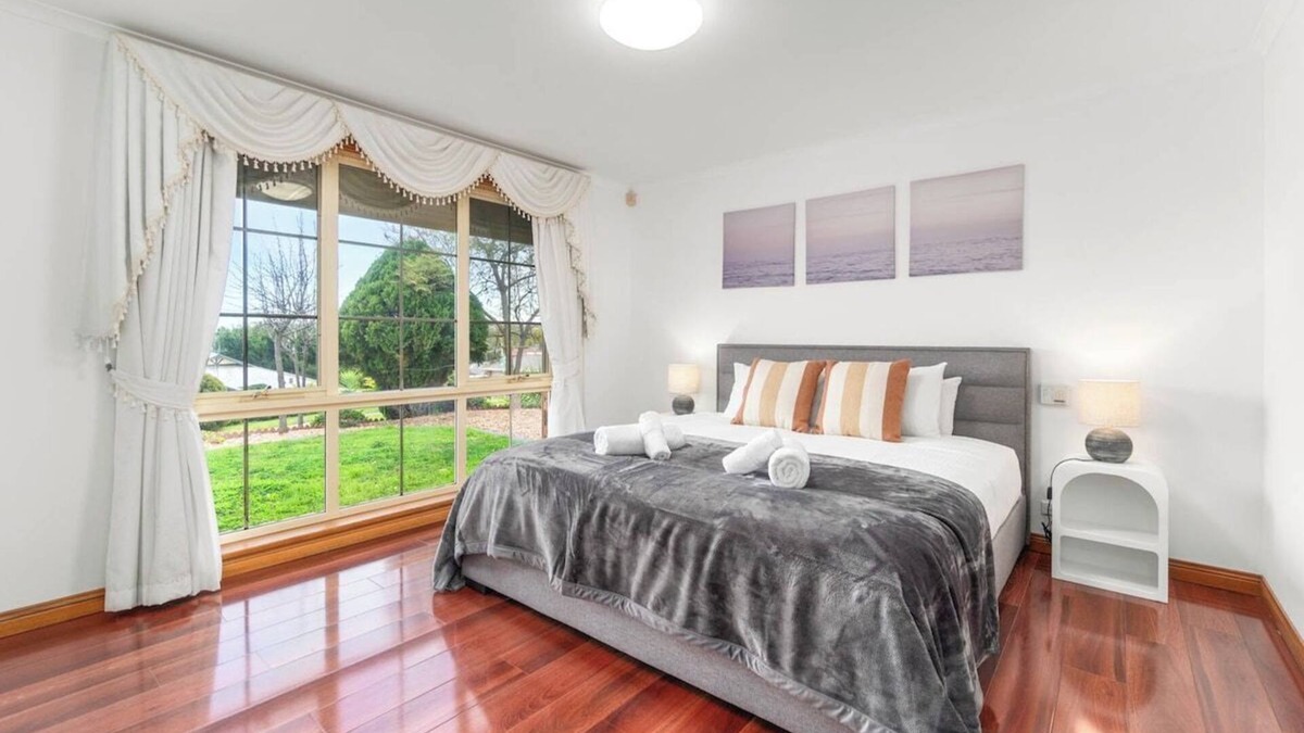 Hallett Cove House | Coastal Comfort 4BR Vacation Home in Hallett Cove