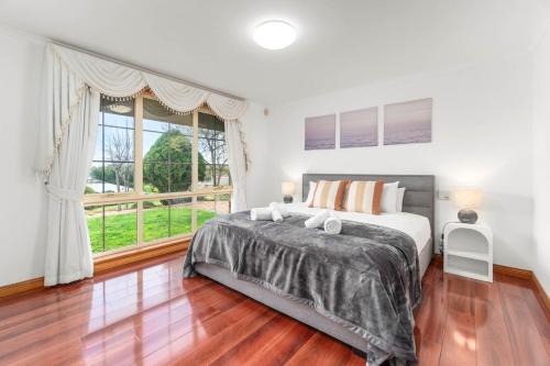 Hallett Cove House | Coastal Comfort 4BR Vacation Home in Hallett Cove