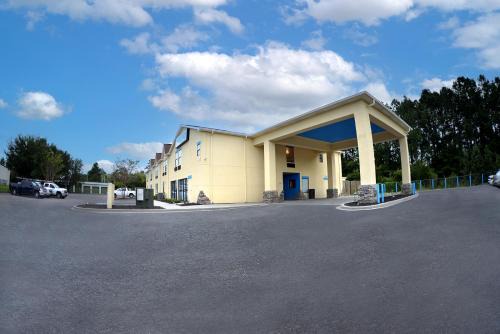 Loris Hotel | Coastal Comfort Hotel