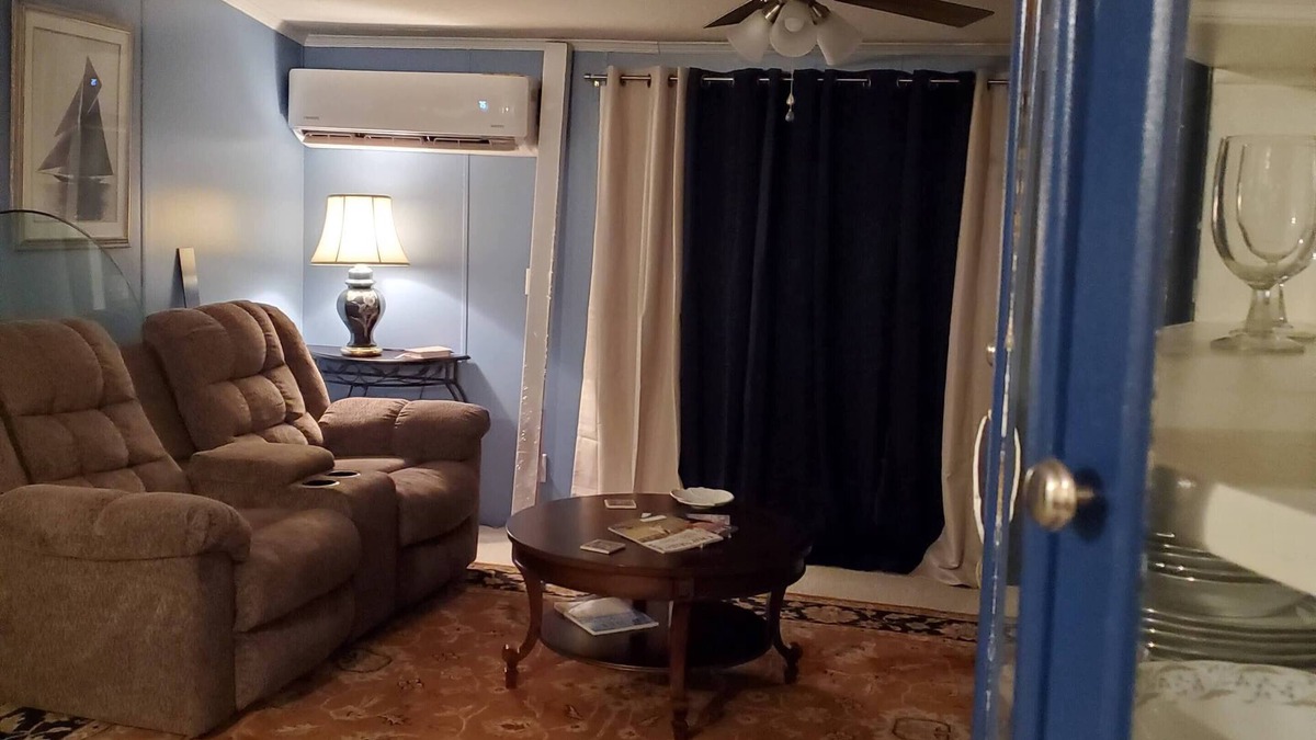 Davis House | Coastal Community Getaway: Blue Fin Escape