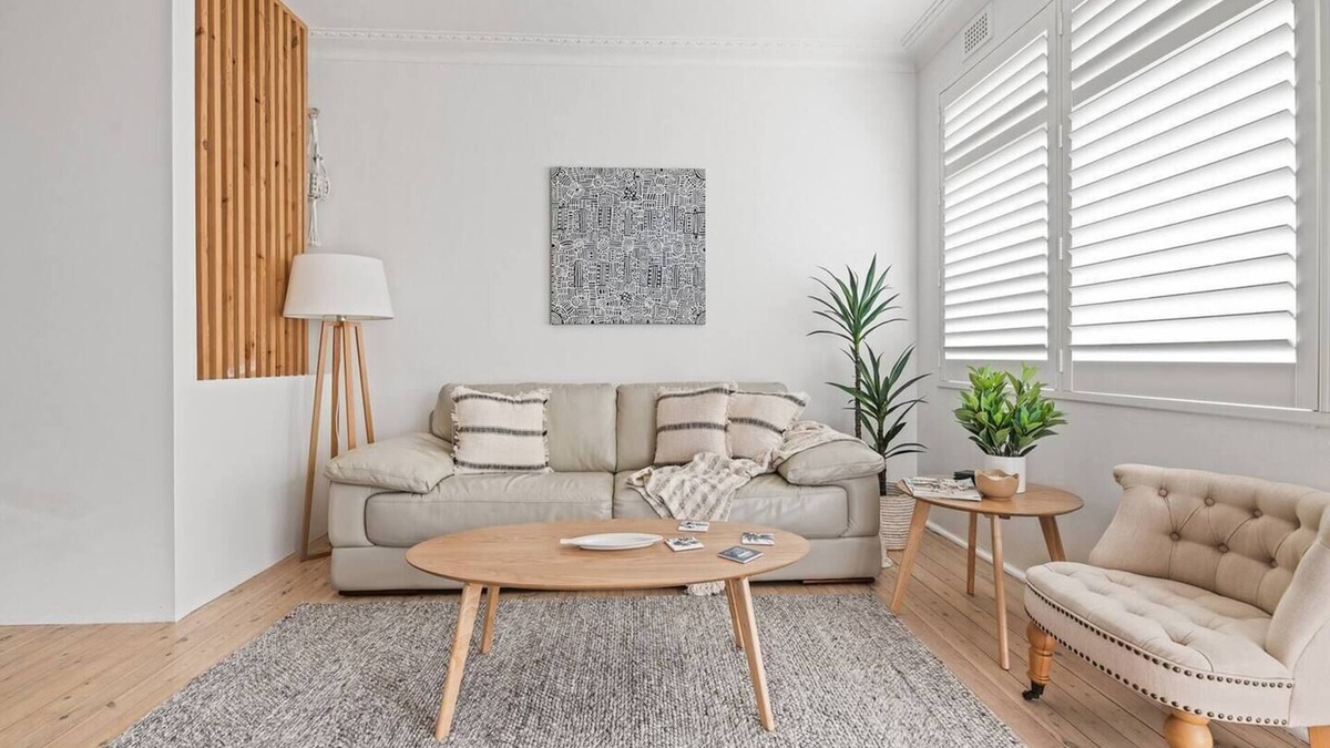 Freshwater Apartment | Coastal Corner Contemporary Chic by the Beach
