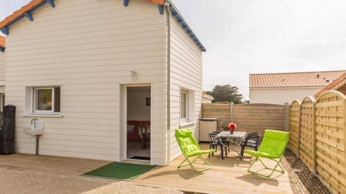 La Plaine-sur-Mer Cottage | Coastal Cottage, 200m from the Sea - Terrace, Parking, Wifi, and Pet-Friendly