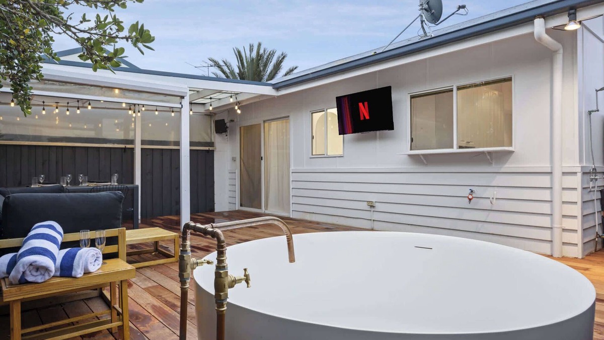 Capel Sound House | Coastal Cottage - 200m to Beach & Pet Friendly