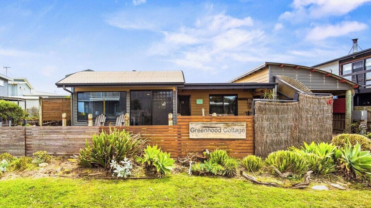 Sunderland Bay House | Coastal Cottage with Ocean Views