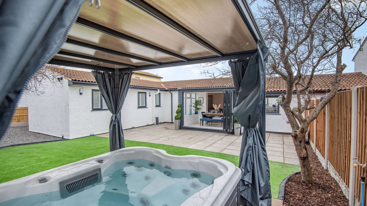 St George Cottage | Coastal Cottage in North Wales With Hot Tub