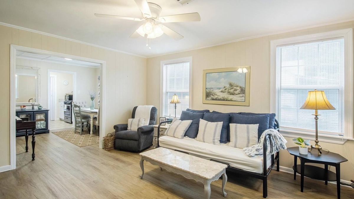 Biloxi Cottage | Coastal Cottage on Saint George- Walk to the beach! 10% per diem discounts!
