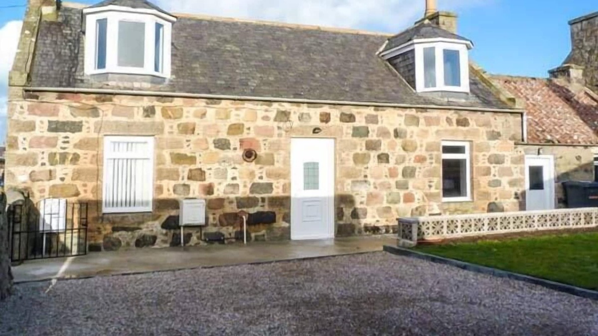 St Combs Cottage | COASTAL COTTAGE, pet friendly, with a garden in Fraserburgh