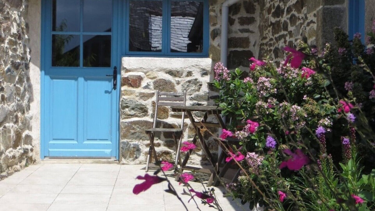 Plomodiern Cottage | Coastal cottage with heated pool and gardens, 10 mins to beach