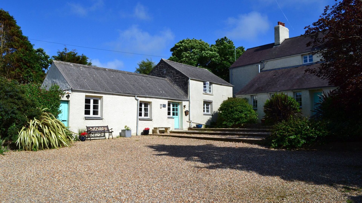 Stackpole Cottage | Coastal/country cottage in Pembrokeshire National Park. Award winning beaches.