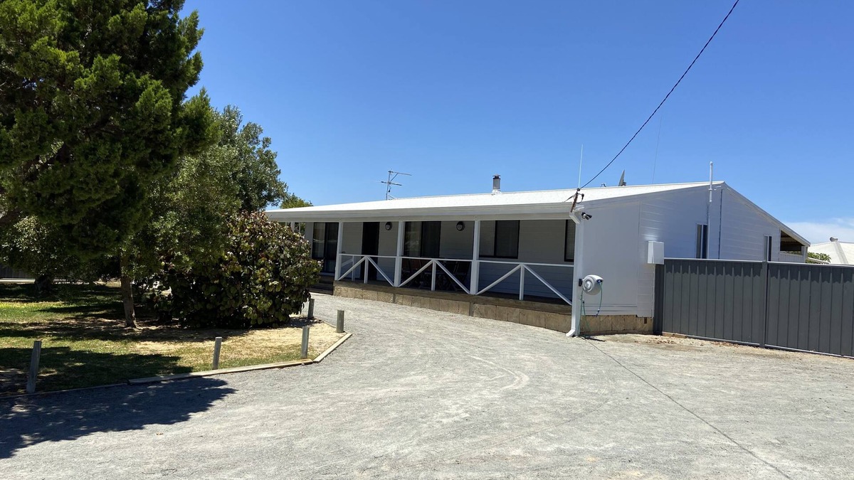 Leeman House | Coastal Days - quiet relaxing getaway