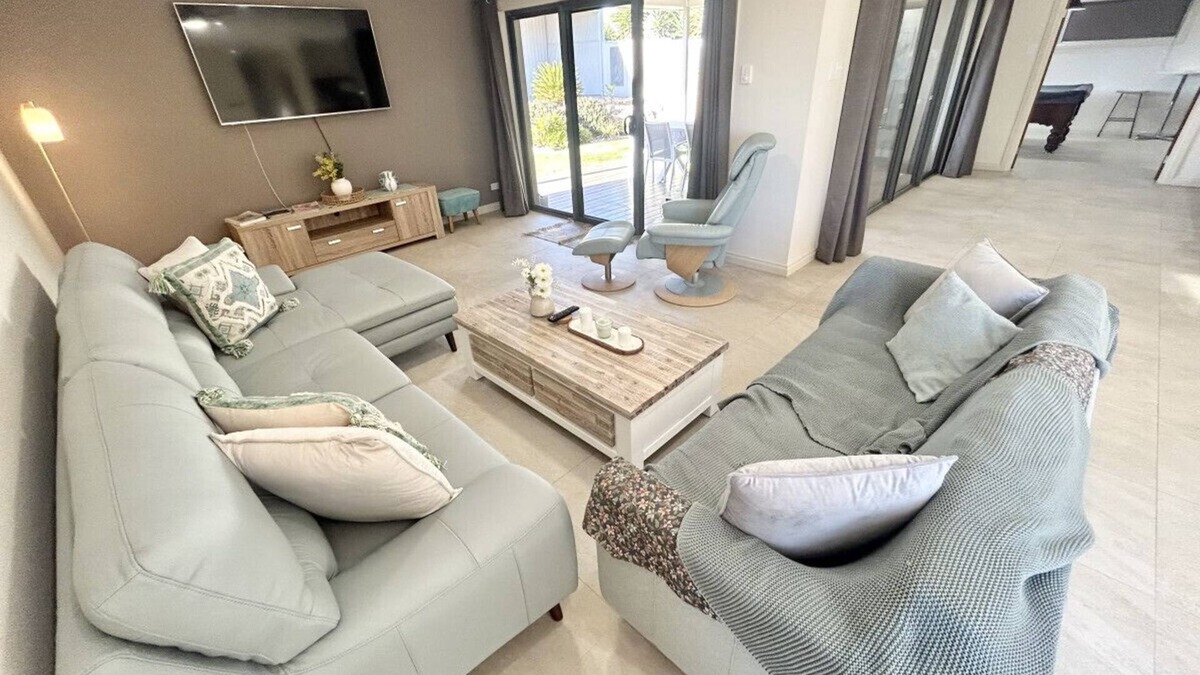 Moonta Bay Apartment | Coastal Epping Escape - New Home & Self Contained Unit in Moonta Bay