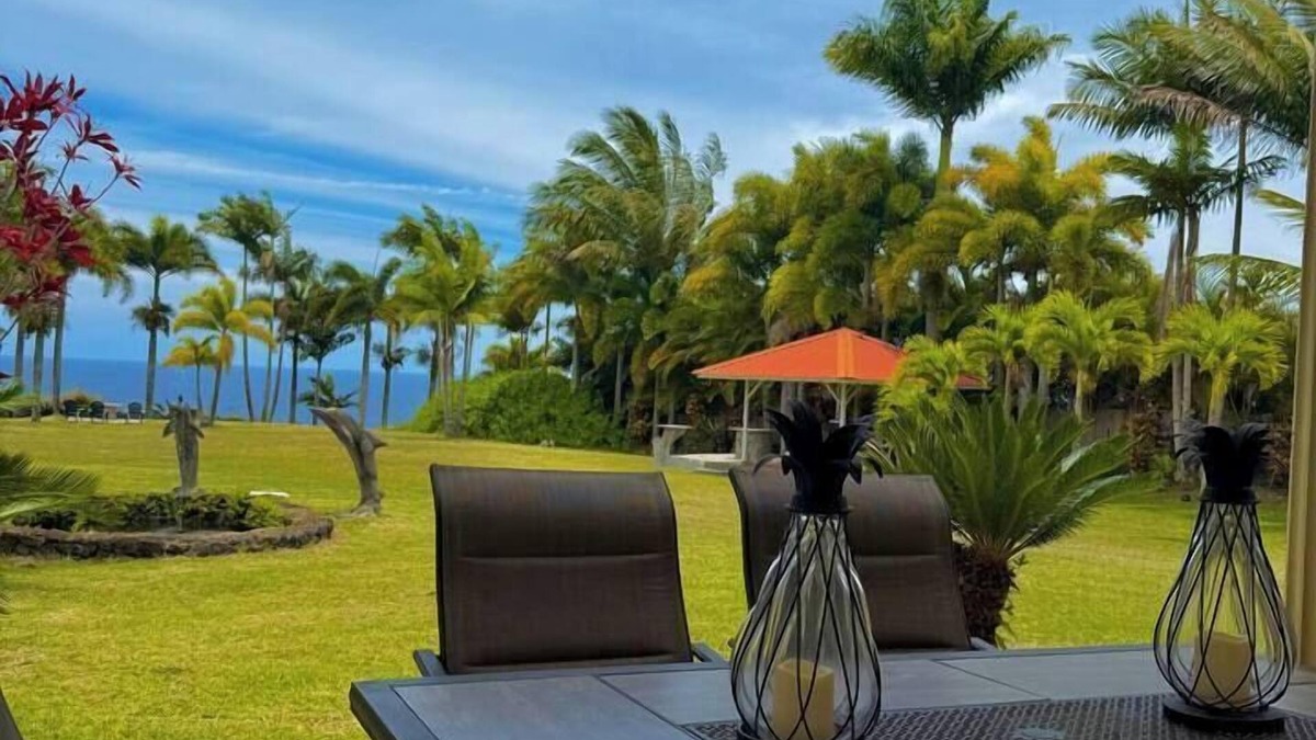 Hakalau Apartment | Coastal Escape Explore Waterfalls & Surf Beaches